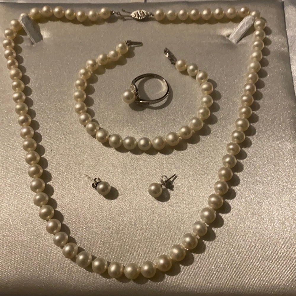 Fresh water pearl set